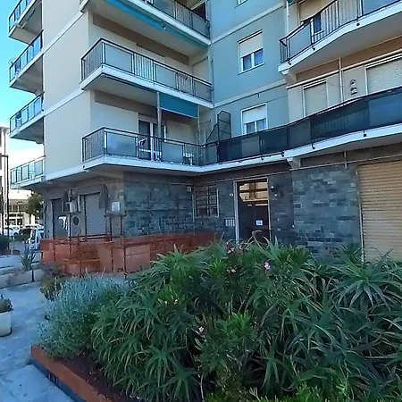 La Dama Sul Mare Savona